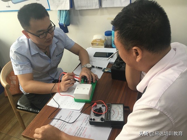 電工證辦理：老電工的秘密小竅門，新手都不知道的小技巧