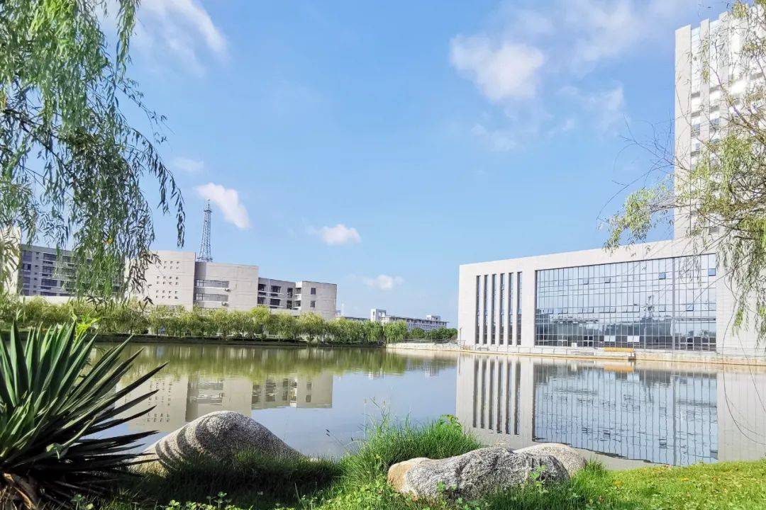 安徽電子信息技術(shù)學(xué)院(安徽科技學(xué)院錄取查詢)-圖1