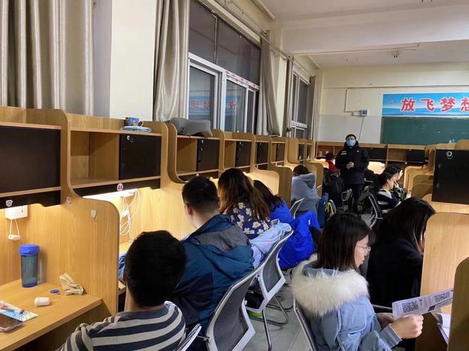 研究生在學(xué)校一般干什么(最容易考研究生學(xué)校)-圖1 研究生在學(xué)校一般干什么(最容易考研究生學(xué)校)-圖1